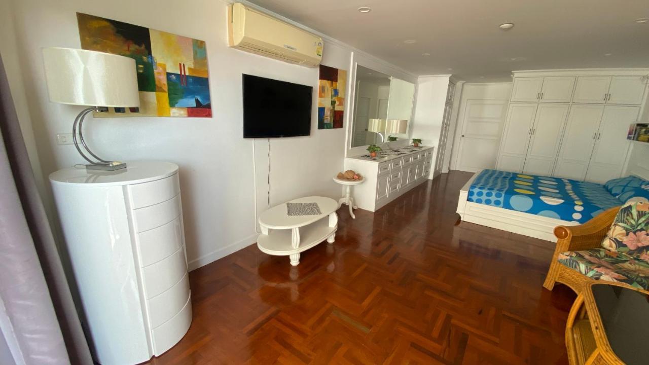 Sky Beach Beachfront Pattaya Exterior photo