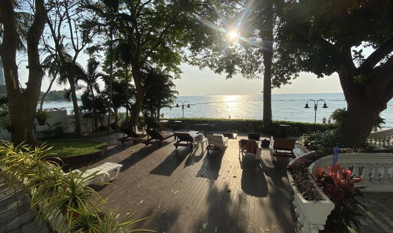 Sky Beach Beachfront Pattaya Exterior photo